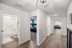 211 Laurel Hl St, Crestview, FL 32539 - Photo 6