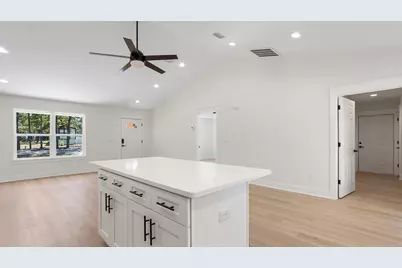 84 W Oleander Avenue W, Defuniak Springs, FL 32433 - Photo 12