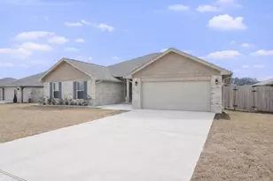 5833 Crestlake Dr, Crestview, FL 32536 - Photo 2