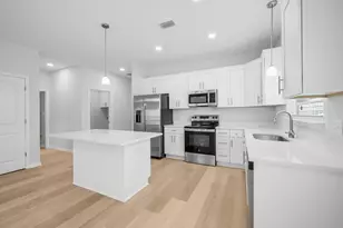 72 Riverwalk Cir, Freeport, FL 32439 - Photo 2