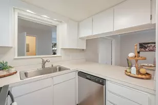 130 Valencia Dr, Fort Walton Beach, FL 32547 - Photo 8