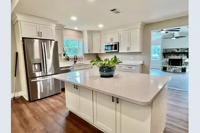 16 N 1st Street N, Defuniak Springs, FL 32433 - Photo 2