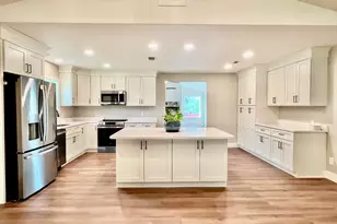 16 N 1st Street N, Defuniak Springs, FL 32433 - Photo 1