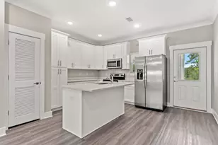 322 Date Palm Ln, Freeport, FL 32439 - Photo 8