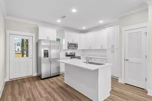 322 Date Palm Ln, Freeport, FL 32439 - Photo 2