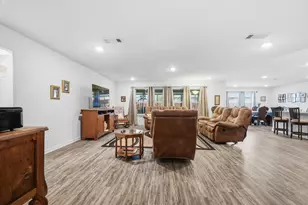 365 Merlin Ct, Crestview, FL 32539 - Photo 10