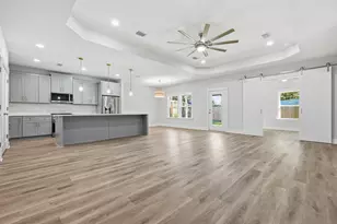 717 Hazel Dr, Fort Walton Beach, FL 32547 - Photo 2