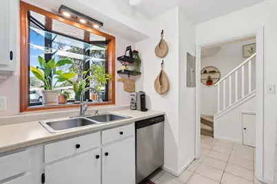 208 Cloverdale Boulevard #UNIT 8, Fort Walton Beach, FL 32547 - Photo 8