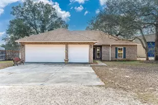 526 Tail Spin Dr, Holt, FL 32564 - Photo 2