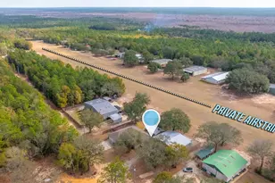 526 Tail Spin Dr, Holt, FL 32564 - Photo 4