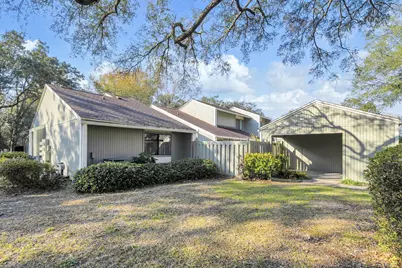 800 Bay Drive #APT 05, Niceville, FL 32578 - Photo 1