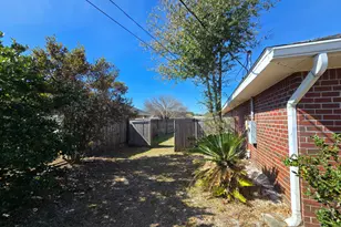 2129 Ainsdale Ct, Navarre, FL 32566 - Photo 12