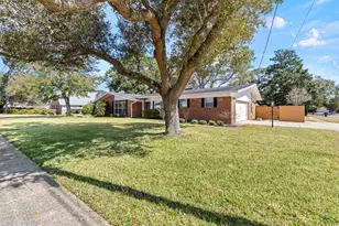 650 NE Country Club Ave NE, Fort Walton Beach, FL 32547 - Photo 2