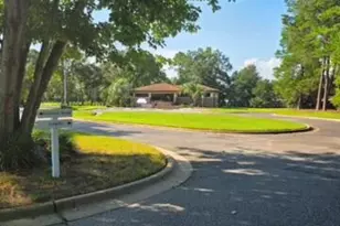 2201 N Partin Dr N, Niceville, FL 32578 - Photo 2