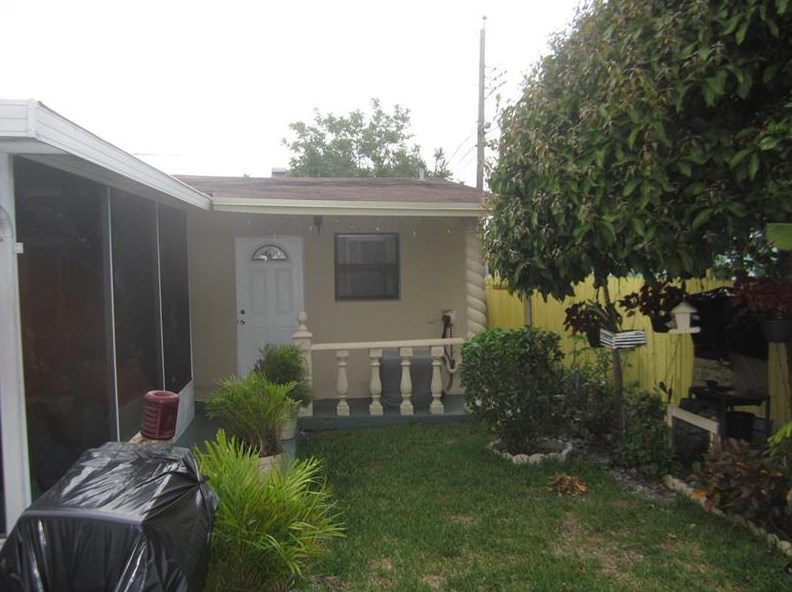 20111 14th Ave, Miami FL  33169-2727 exterior