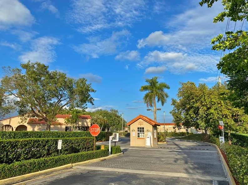 334 Sw 86th Ave #108, Hollywood, FL 33025