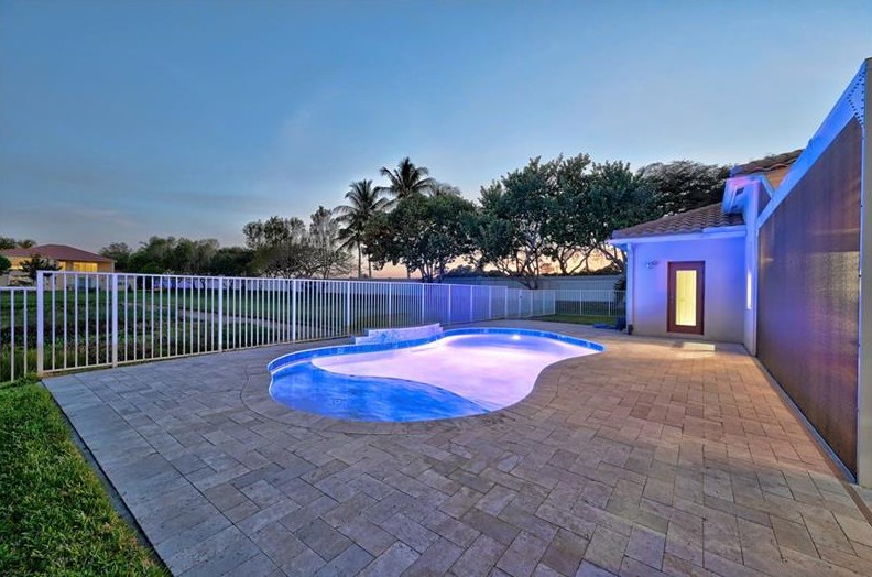 9968 Via Amati, Lake Worth FL  33467-6938 exterior