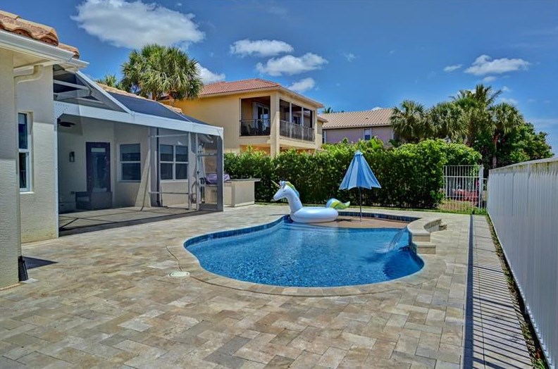 9968 Via Amati, Lake Worth FL  33467-6938 exterior