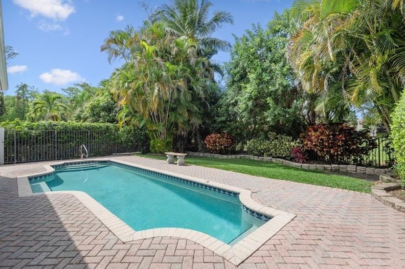 8311 Hampton Wood Dr, Boca Raton FL  33433-1150 exterior