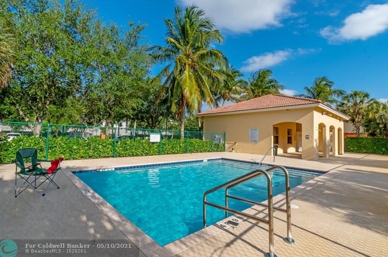 3310 Palomino Dr, Hollywood FL  33024-2345 exterior