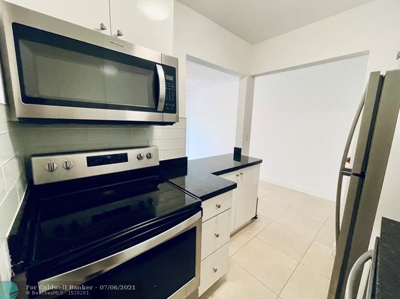 3582 Ne 171st St #201, Miami, FL 33160