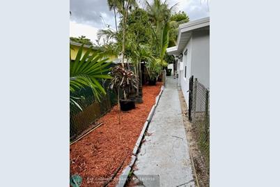 1100 NW 3rd Ave - Photo 1