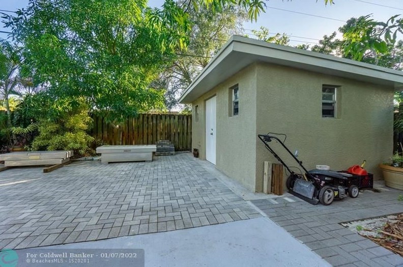 7580 Ramona St, Hollywood FL 33023-2460 exterior