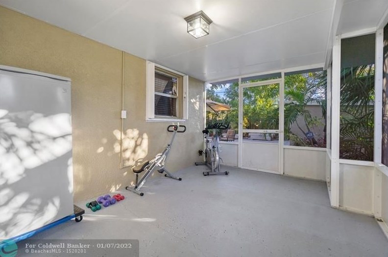 7580 Ramona St, Hollywood FL 33023-2460 exterior