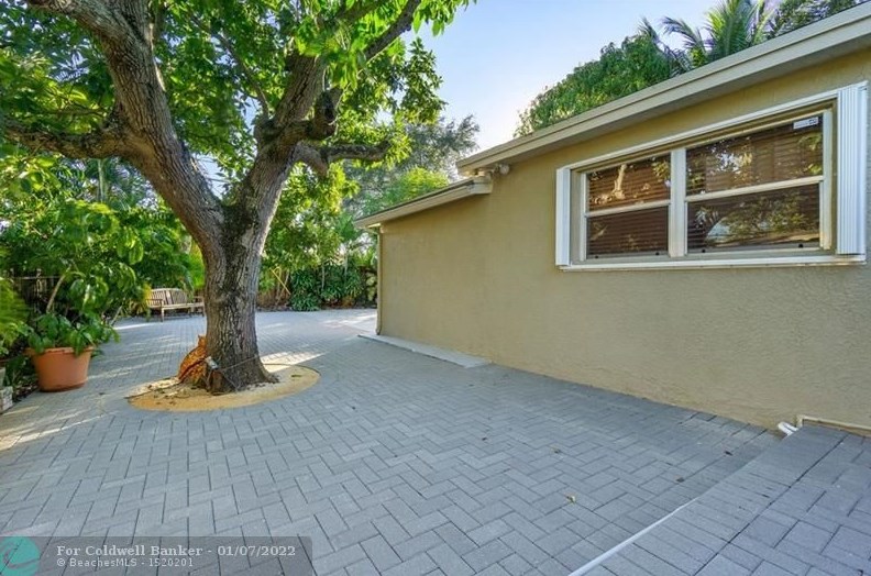 7580 Ramona St, Hollywood FL 33023-2460 exterior