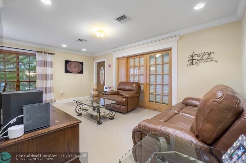 7580 Ramona St, Hollywood FL 33023-2460 exterior