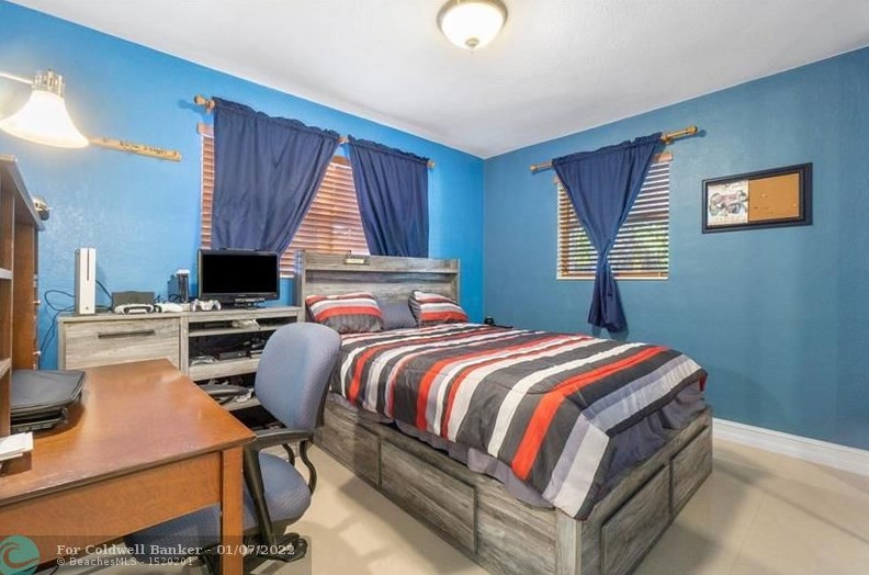 7580 Ramona St, Hollywood FL 33023-2460 exterior