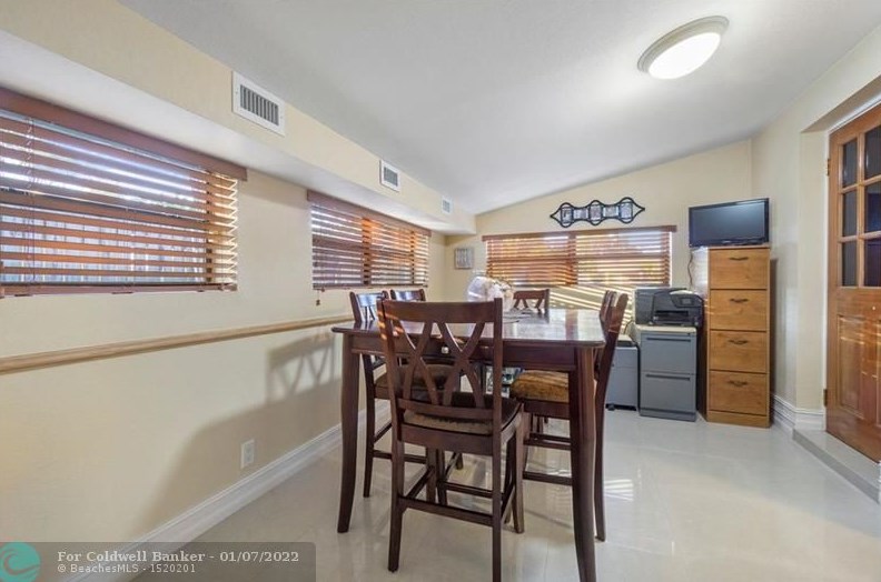 7580 Ramona St, Hollywood FL 33023-2460 exterior