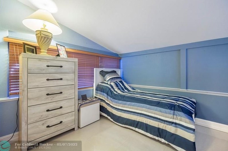 7580 Ramona St, Hollywood FL 33023-2460 exterior