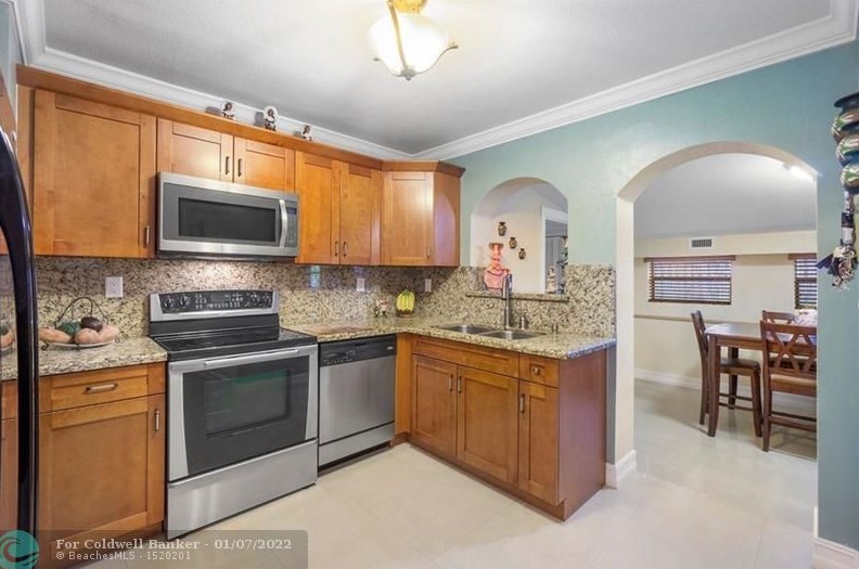 7580 Ramona St, Hollywood FL 33023-2460 exterior