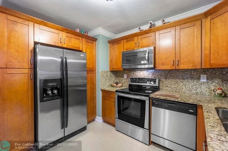 7580 Ramona St, Hollywood FL 33023-2460 exterior