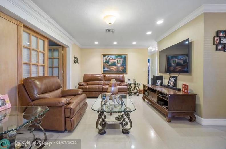 7580 Ramona St, Hollywood FL 33023-2460 exterior