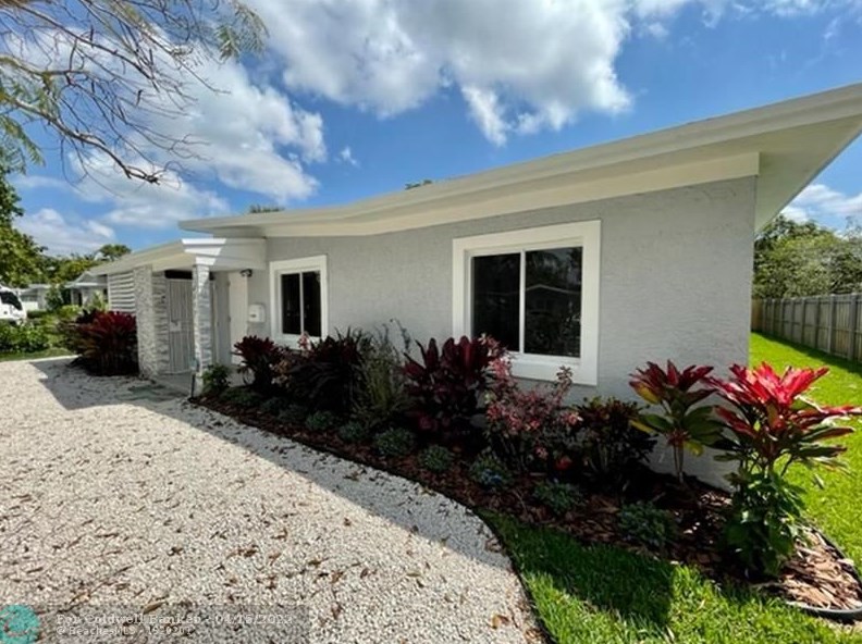 14055 5th Pl, Miami FL  33168-3919 exterior