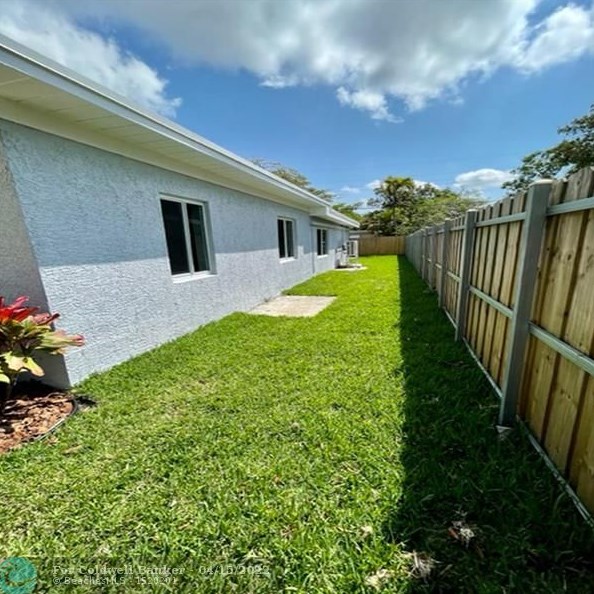 14055 5th Pl, Miami FL  33168-3919 exterior