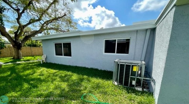 14055 5th Pl, Miami FL  33168-3919 exterior