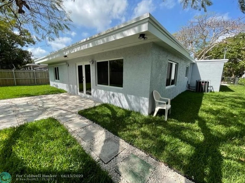 14055 5th Pl, Miami FL  33168-3919 exterior