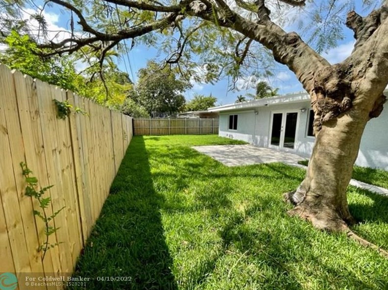 14055 5th Pl, Miami FL  33168-3919 exterior