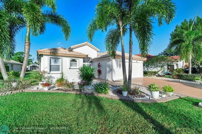 2561 Egret Lake Dr, West Palm Beach FL  33413-2161 exterior