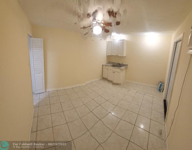 2810 Nw 51st St #c, Miami, FL 33142