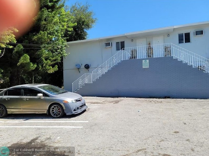 126 Nw 8th Ave #2, Dania Beach, FL 33004