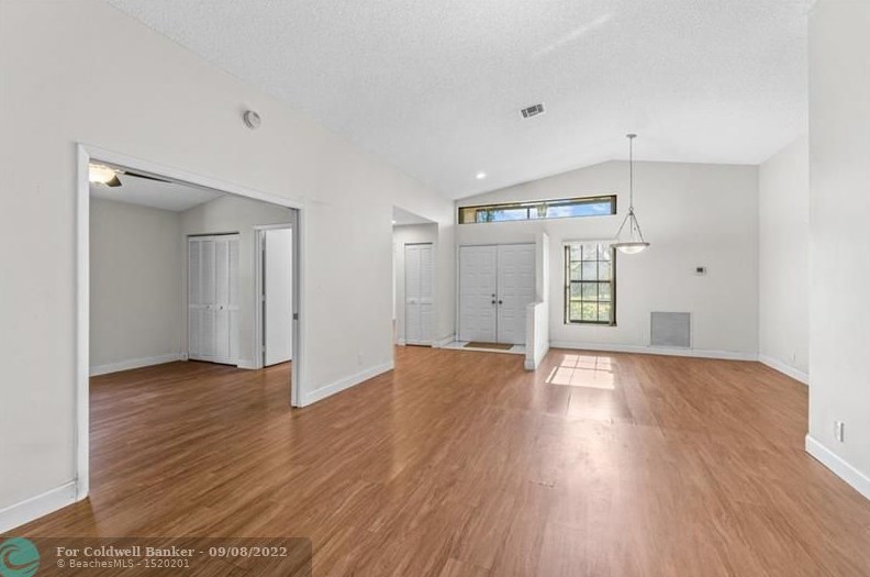8451 Leeway Ln, Boynton Beach, FL 33436-1542