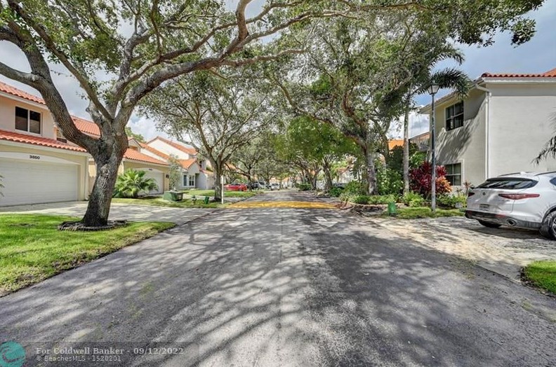 3865 Amalfi Dr, Hollywood, FL 33021-3030