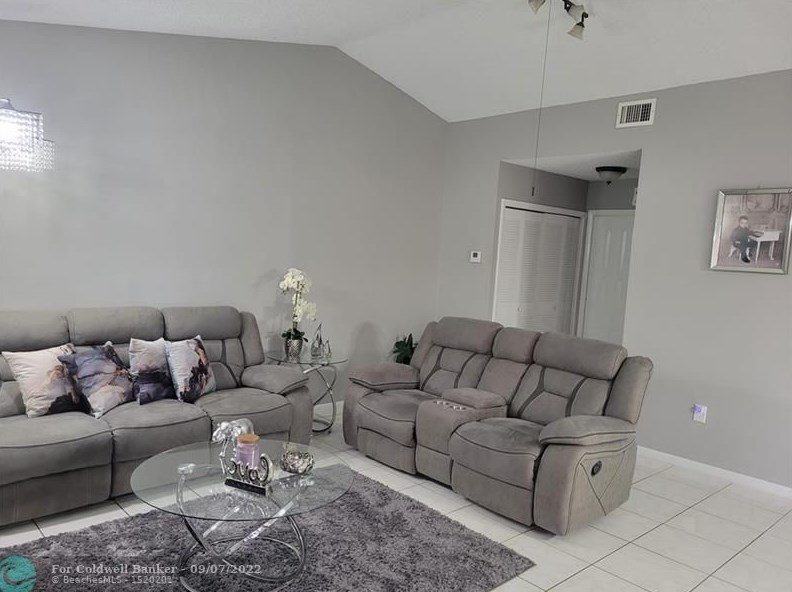 817 Ne 214th Ln #3, Miami, FL 33179