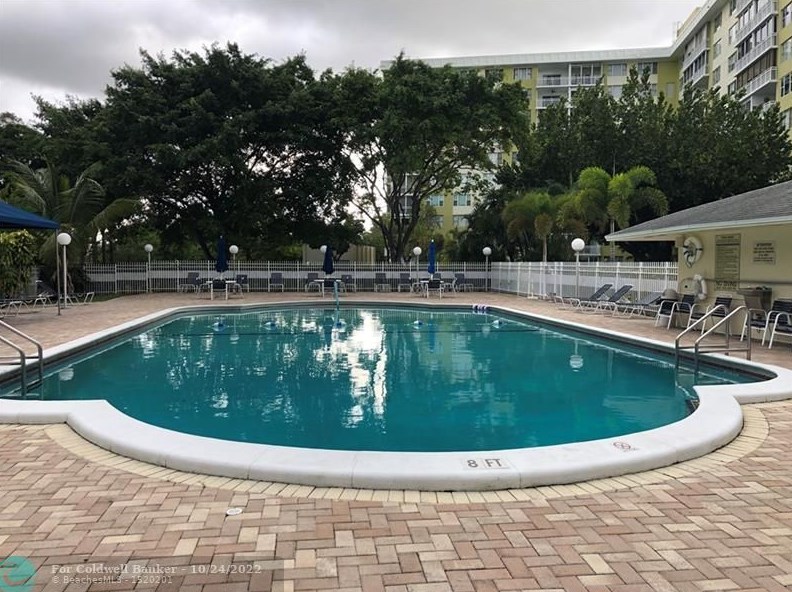 4350 Hillcrest Dr, Hollywood FL  33021-7970 exterior