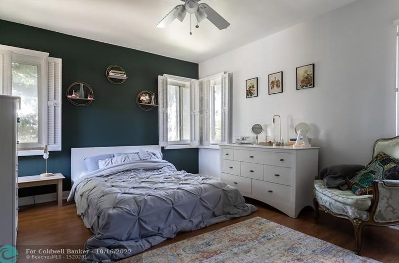 956 Harrison St, Hollywood FL 33020-6805 exterior