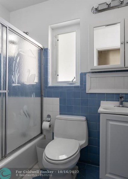 956 Harrison St, Hollywood FL 33020-6805 exterior